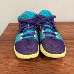 Nike LeBron Witness 8 Basketball Shoe - Men's
Size 10. Purple / Teal